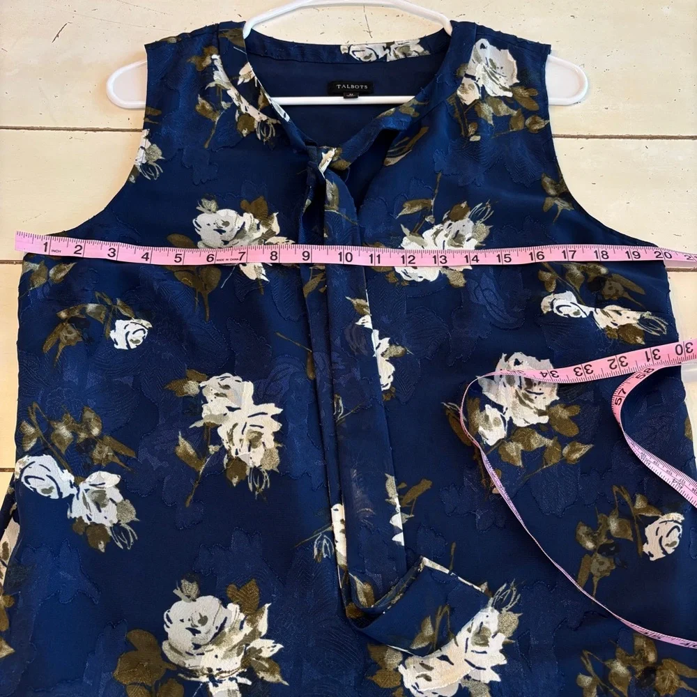 Talbots Floral Sleeveless Top Women’s Medium Tie Neck Navy Blue Blouse Office - Picture 8 of 10